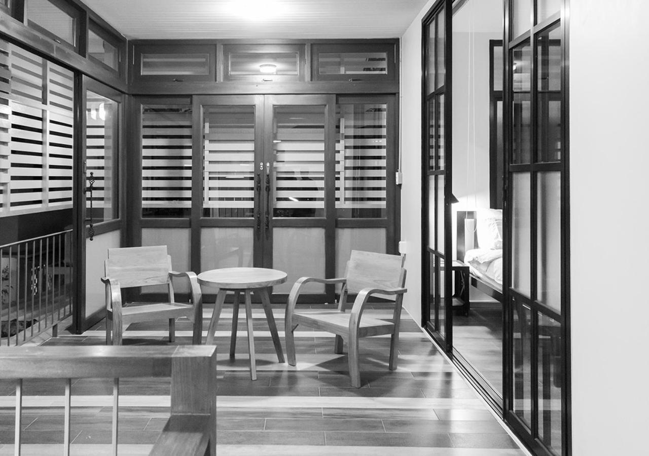 Liaw Base House Hostel Bangkok Exterior foto