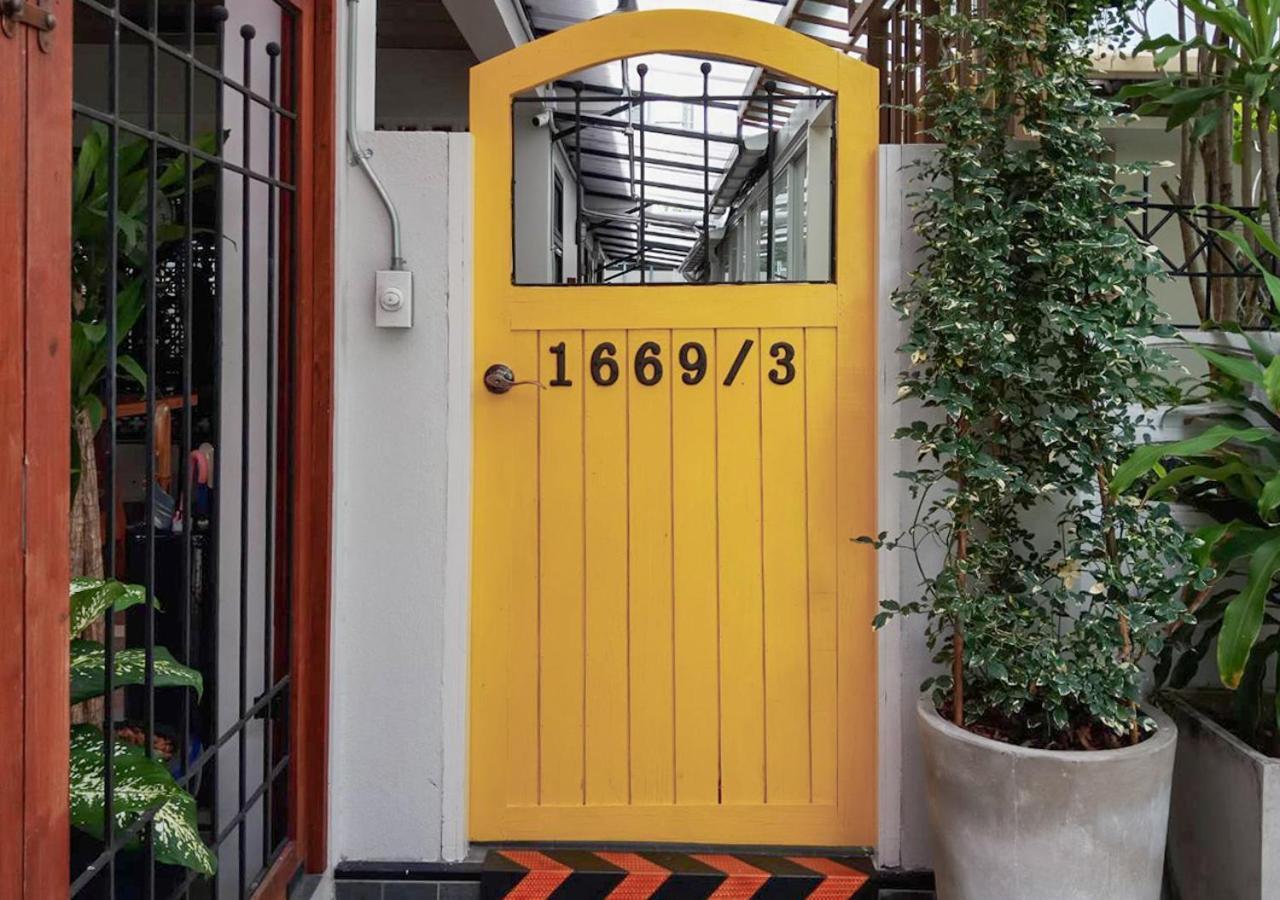 Liaw Base House Hostel Bangkok Exterior foto