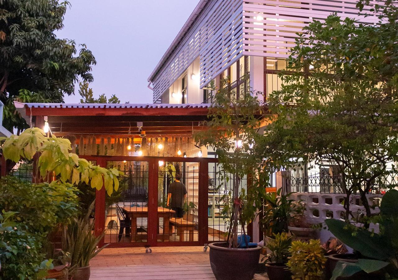 Liaw Base House Hostel Bangkok Exterior foto