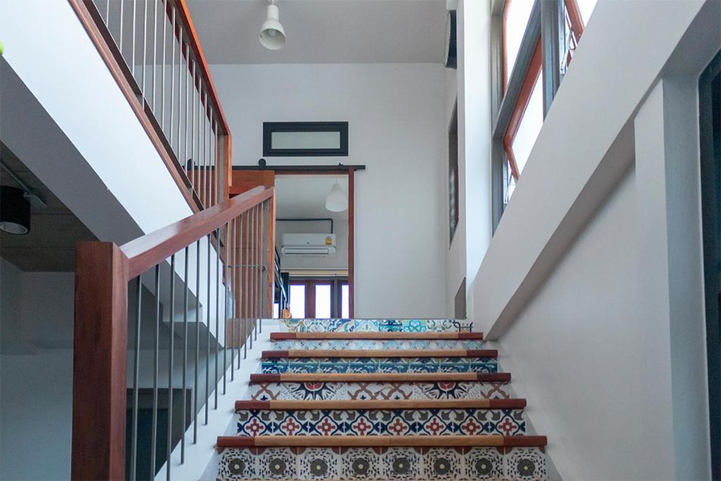 Liaw Base House Hostel Bangkok Exterior foto
