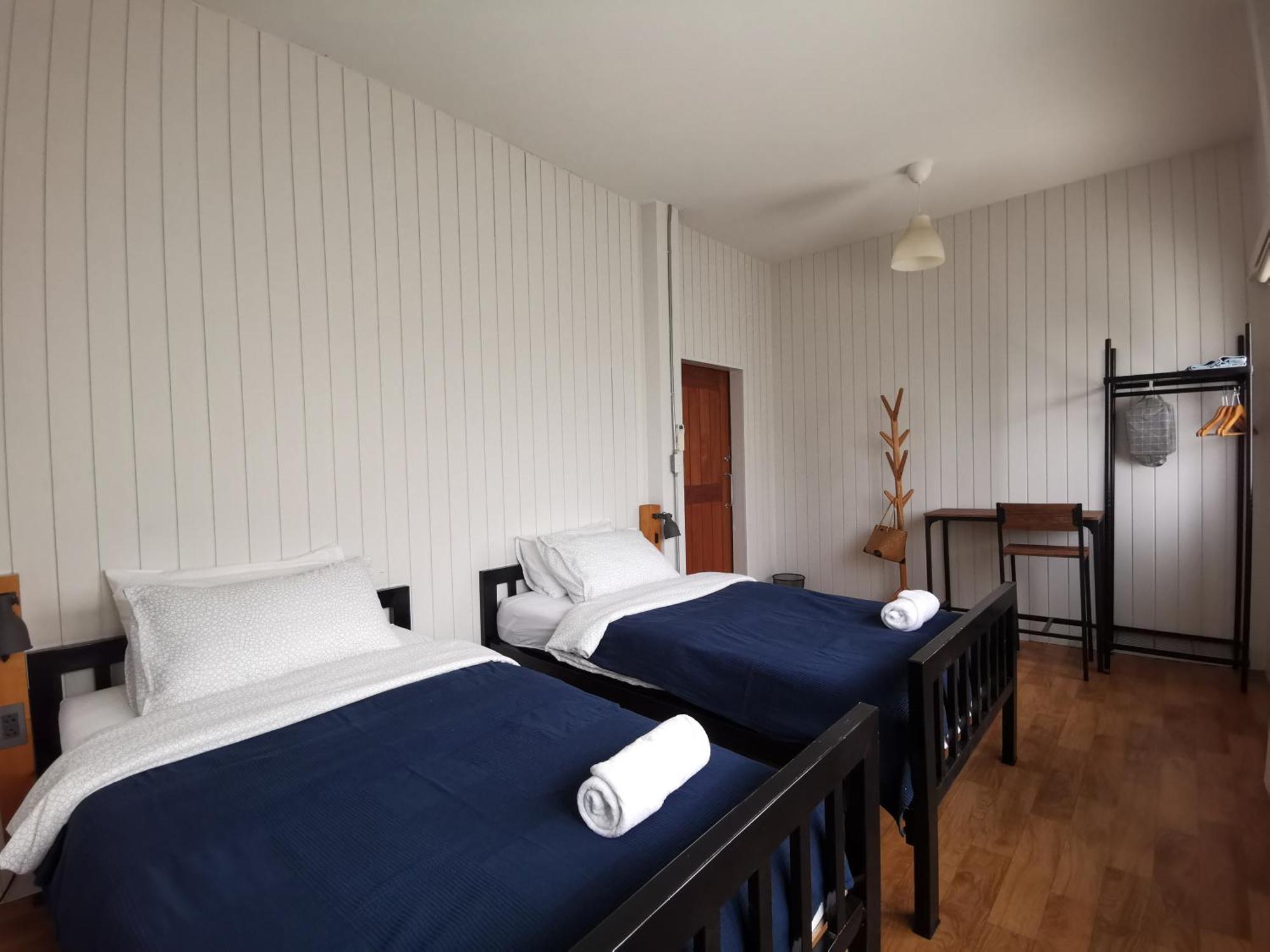 Liaw Base House Hostel Bangkok Exterior foto