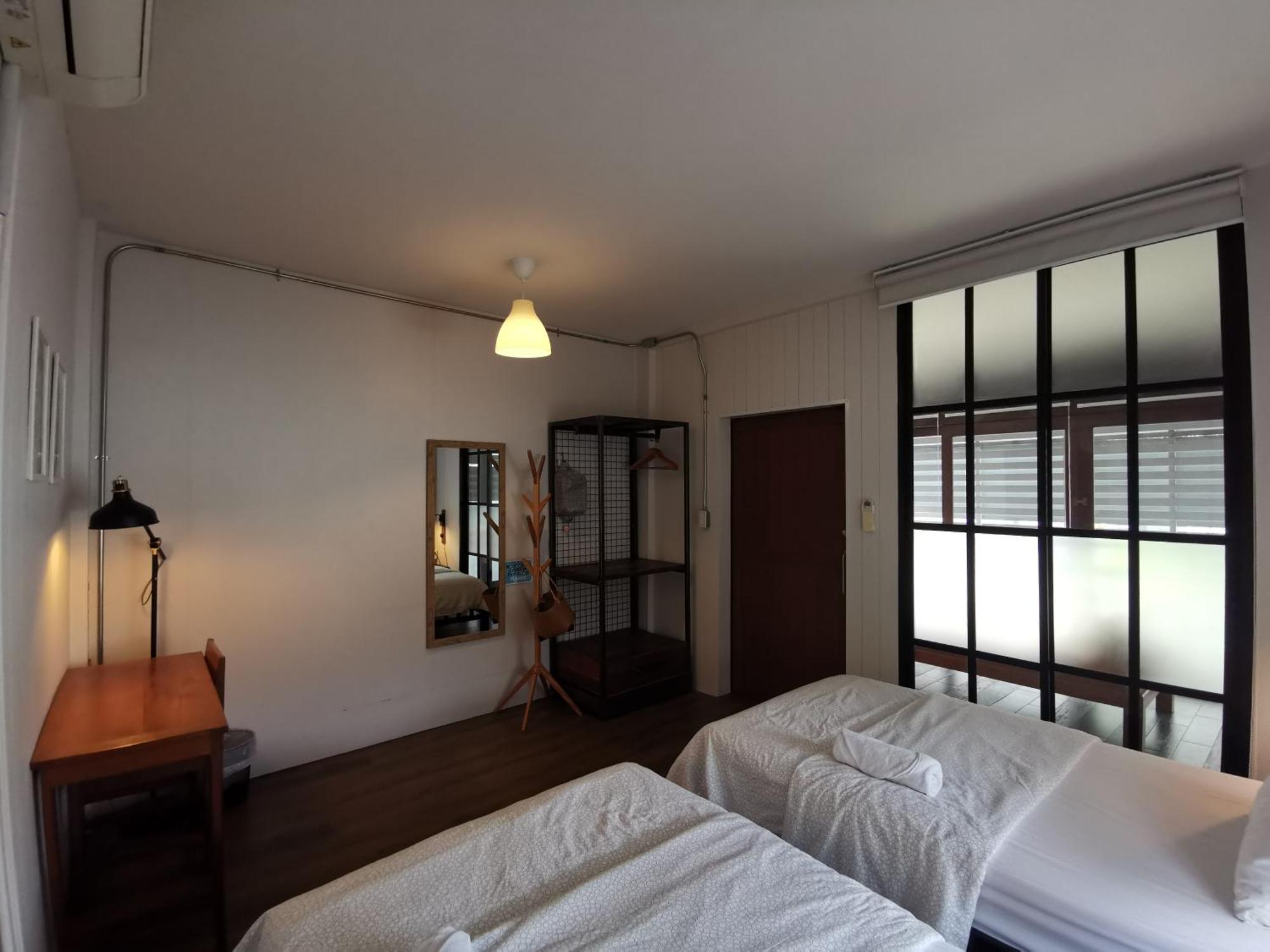 Liaw Base House Hostel Bangkok Exterior foto