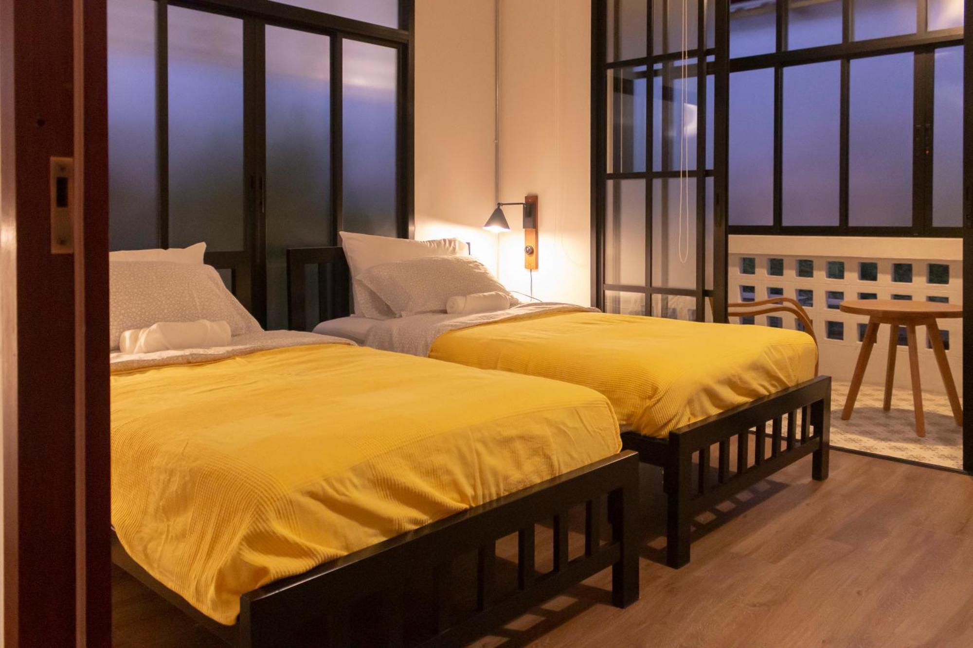 Liaw Base House Hostel Bangkok Exterior foto